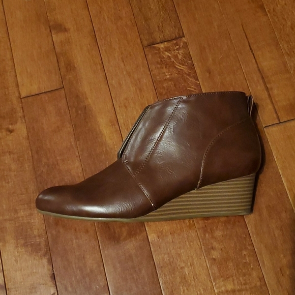 LifeStride "Lonnie" Comfort Flex Boots - Picture 1 of 3